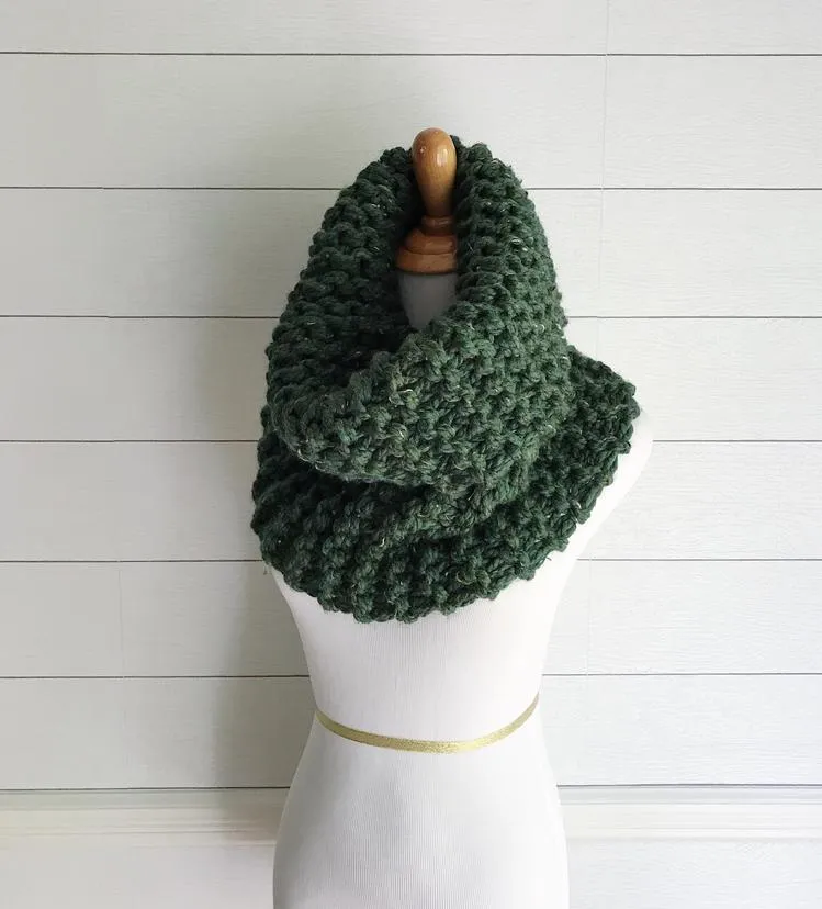 Knitting Pattern Chunky Cowl Knit Scarf Infinity Loop // The Eastport